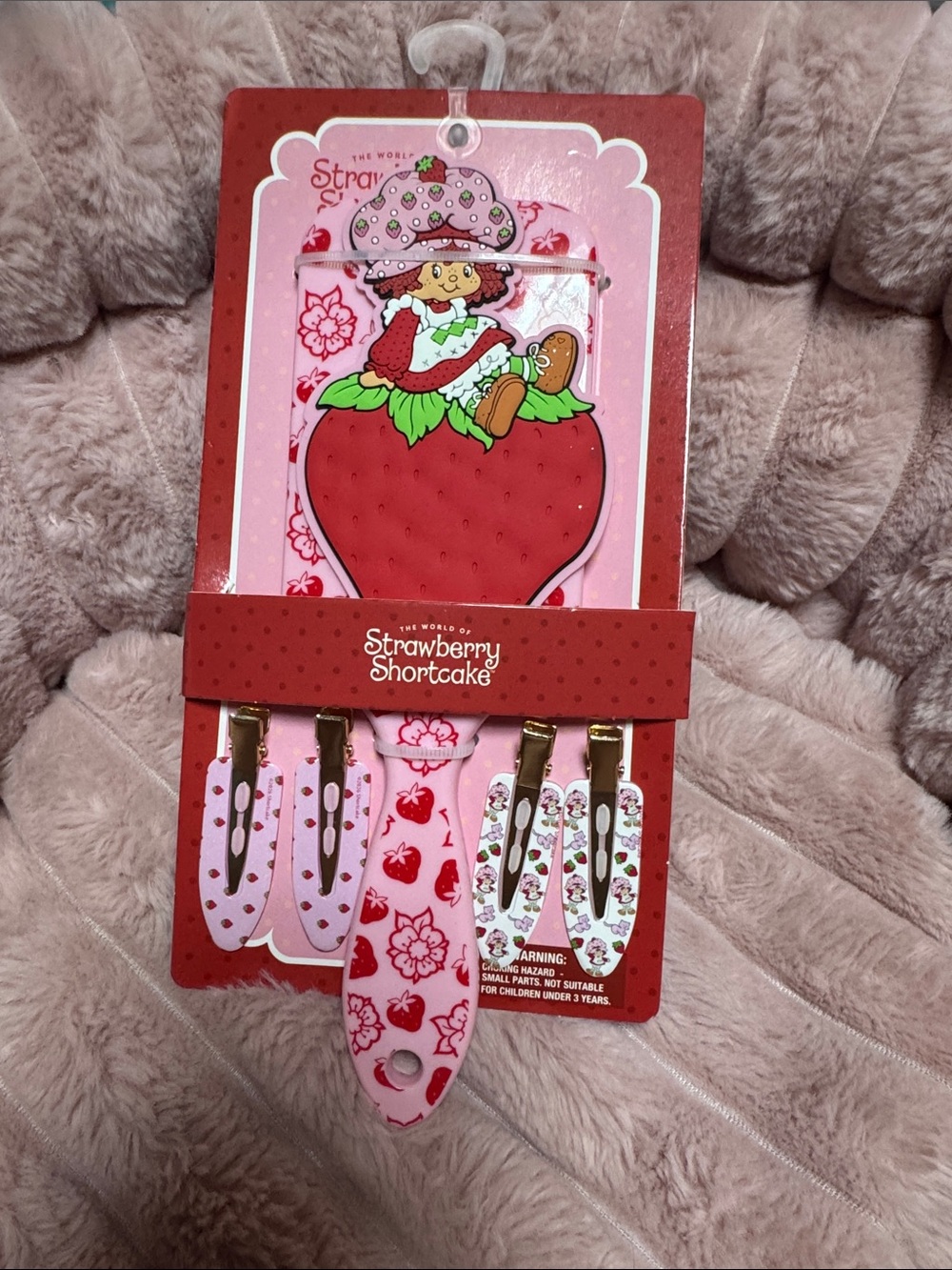 NEW Strawberry Shortcake Pink Hair Brush & Clip Set